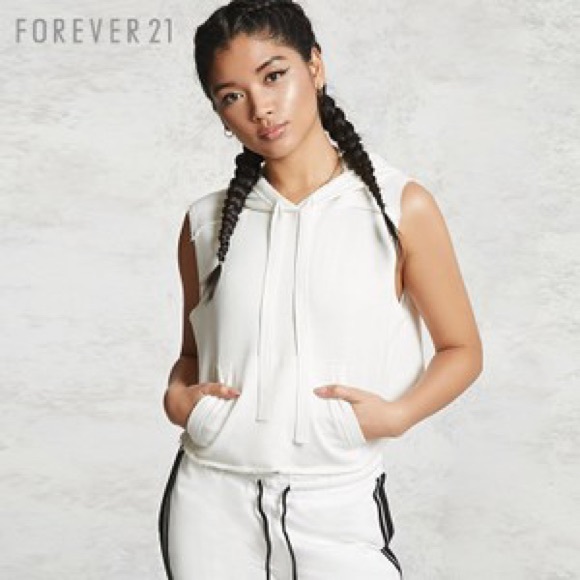 Forever 21 Tops - Forever 21 White Cropped Sleeveless Sweatshirt